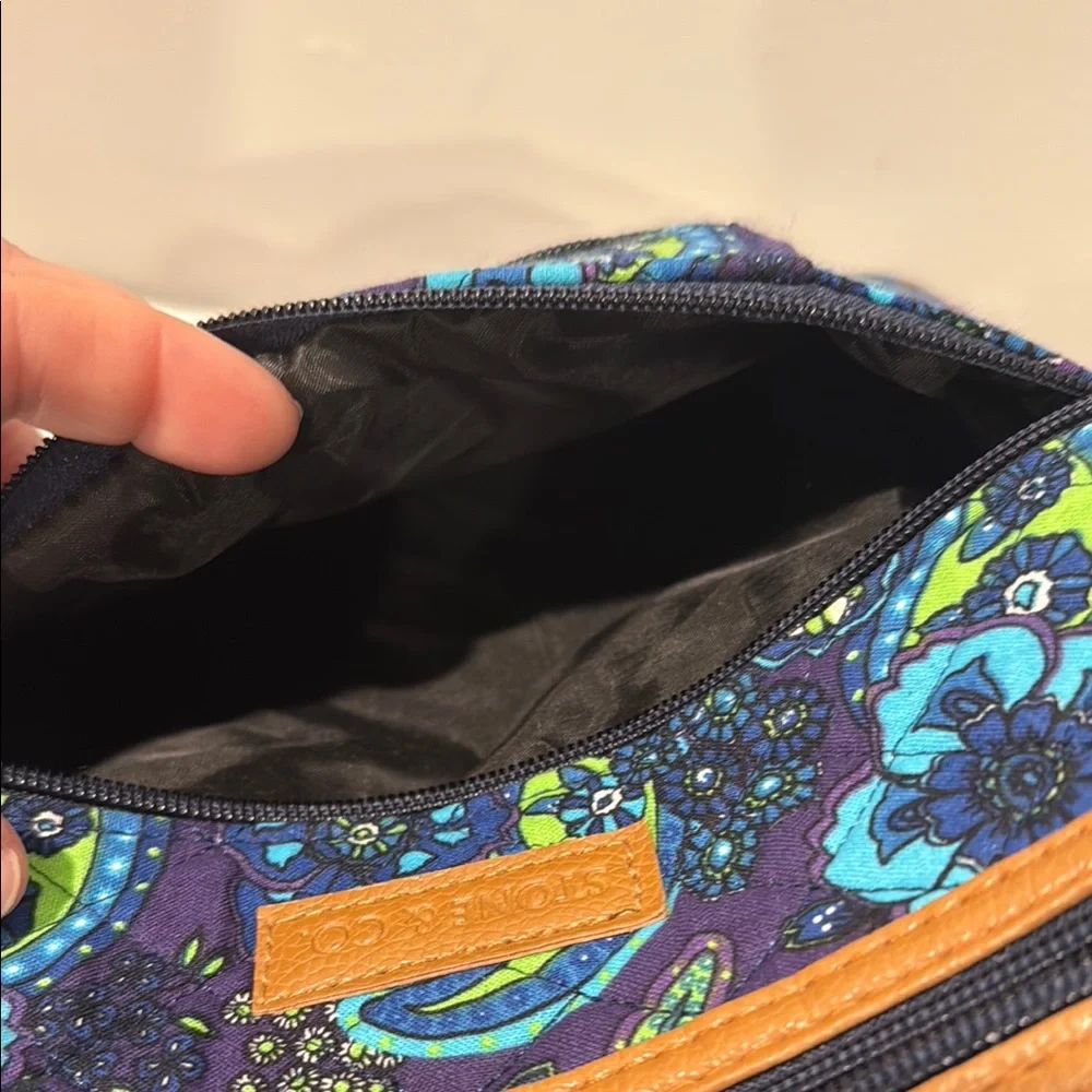 Stone & Co. Adjustable Strap Crossbody Bag - Picture 5 of 10